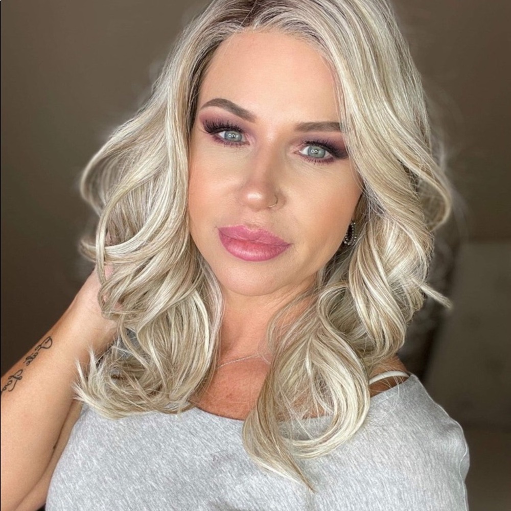 Caitlyn/Jordyn 21-23 Smoking Hot Blonde